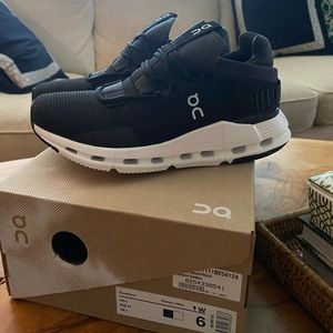 Black and white Cloudnova style. brand new.